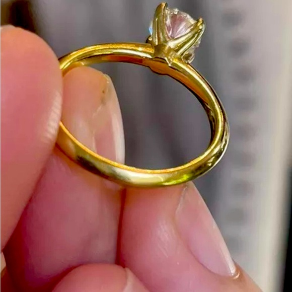 Pre-owned Natural engagement ring. 5.5 size. - Picture 7 of 9